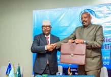 Wasiirka gaashaandhigga XFS oo si rasmi ah hoggaanka Hay’adaha Siyaasadda Ciidanka Heeganka Afrikada Bari ugu wareejiyey Uganda