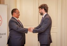 Guddoomiyaha gobolka Banaadir oo kulan la yeeshay safiirka Turkiga