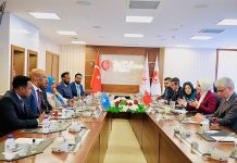 Wasiirka Shaqada iyo Arrimaha Bulshadda XJFS oo kulan la qaatay Wasiirka Qoyska iyo Adeegyada Bulshadda ee Dalka Turkiga