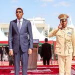 Ra’iisul Wasaare Xamsa oo Xilka u kala Wareejiyey Taliyaha Cusub iyo Taliyihii Hore ee Ciidanka Xoogga Dalka Soomaaliyeed