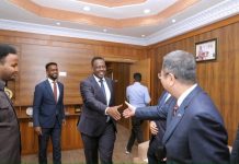 Wasiirka cadaaladda XFS xafiiskiisa ku qaabilay Safiirka Dowladda Shiinaha u fadhiya Soomaaliya