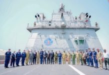 Wasiir Dowlaha Gaashaandhigga XJFS oo uu wehliyo Taliyaha Ciidanka Xoogga Dalka ayaa Maanta Magaalada Muqdisho ku soo dhoweeyey Cutubyo ka Tirsan Ciidanka Badda ee Dowladda Turkiga