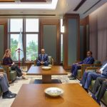 Madaxweyne Xasan Sheekh oo madaxtooyada qaranka ku qaabilay wafdi ka socday Boqortooyada Ingiriiska