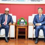 Wasiirka Gaashaandhiga ee XJFS Mudane Axmed M. Fiqi oo kulan la qaatay Danjiraha Dowladda Shiinaha u Fadhiya Soomaaliya