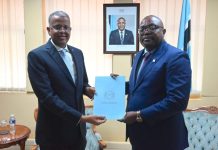 Safiirka aan deganeyn ee Botswana oo waraaqaha aqoonsiga laga guddoomay