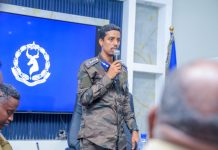 Taliyaha Ciimada Booliska Soomaaliya oo Magaalada Baydhabo kula kulmay Saraakiisha Ciidamada Booliska