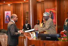 Danjiraha Soomaaliya ee Nigeria oo warqadaha aqoonsiga laga guddoomay