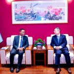 Wasiirka Warfaafinta, Dhaqanka iyo Daxiiska oo kulan miro dhal ah la qaatay Danjiraha Shiinaha u fadhiya Dalka Soomaaliya
