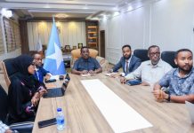 Wasiirka Arrimaha Gudaha oo guddoomiyey kulan looga hadlay Hindisaha Xeerka Maamulka Goleyaasha Degmooyinka