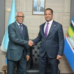 Wasiirka Arrimaha Dibadda oo qaabilay Danjiraha muddo xileedkiisu dhammaaday ee Dowladda Jabuuti