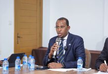 Maareeyaha Hay’adda NIRA oo furay Aqoon-isweydaarsiga Guddiga Isku Xirka Aqoonsiga Qaranka