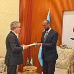 Agaasimaha Habmaamuuska Qaranka oo Guddoomay Nuqullada Warqadaha Aqoonsiga Safiirka Brazil u jooga Soomaaliya