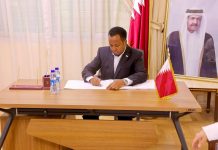 Wasiirka arrimaha dibadda oo saxiixay Buugga tacsida Amiir Xamad Bin Khaliifa