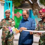 Madaxweyne Xasan Sheekh oo xarigga ka jaray dhismaha cusub ee Taliska Guutada 77-aad