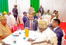 Wasiirka Dekadaha oo Baydhabo kula kulmay Odayaasha dhaqanka