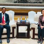 Wasiirka Warfaafinta Soomaaliya oo Beijing kula kulmay Wasiirka Raadiyaha iyo Telefishinka China.