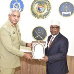 Wasiirka gaashaandhigga oo kormeer ku tagay xarumaha ciidamada Cirka iyo Badda ee daka Pakistan