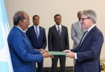 Madaxweyne Xasan Sheekh oo aqoonsoga ka guddoomay danjirayaal cusub