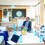 Wasiir Maareeye oo xafiiskiisa ku qaabilay Safiirka Aljeeriya ee Soomaaliya
