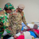 Taliyaha ciidanka XDS oo Isbitaalka ku booqday ciidamo furimaha dagaalka ku soo dhaawacmay