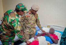 Taliyaha ciidanka XDS oo Isbitaalka ku booqday ciidamo furimaha dagaalka ku soo dhaawacmay