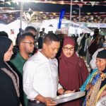 Wasiirka warfaafinta XFS oo Boogaadiyay Bandhigga Ganacsiga ee SOM SOUK