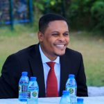 Wasiirka Warfaafinta XFS oo sagootiyay shaqaalo ka tirsan wasaaradda oo tababar ugu amba-baxay Shiinaha